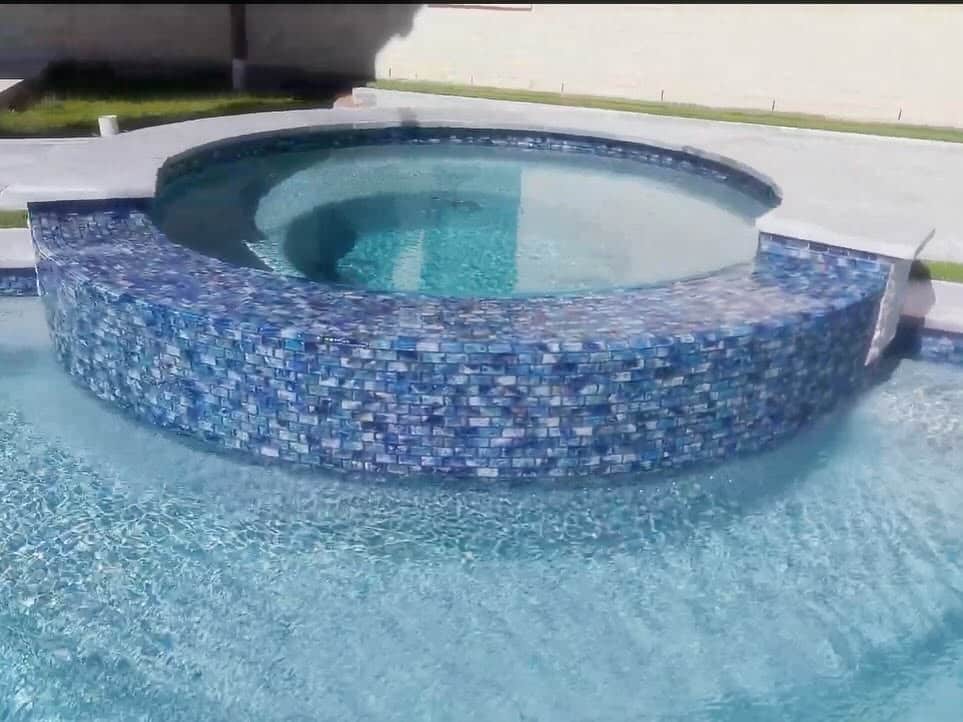 Pool and spa combination serviced by Diamond Pool Maintenance Houston