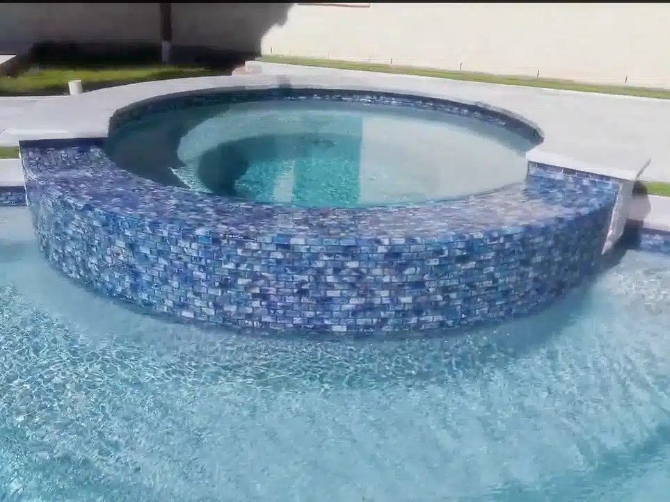 Pool and spa combination serviced by Diamond Pool Maintenance Houston
