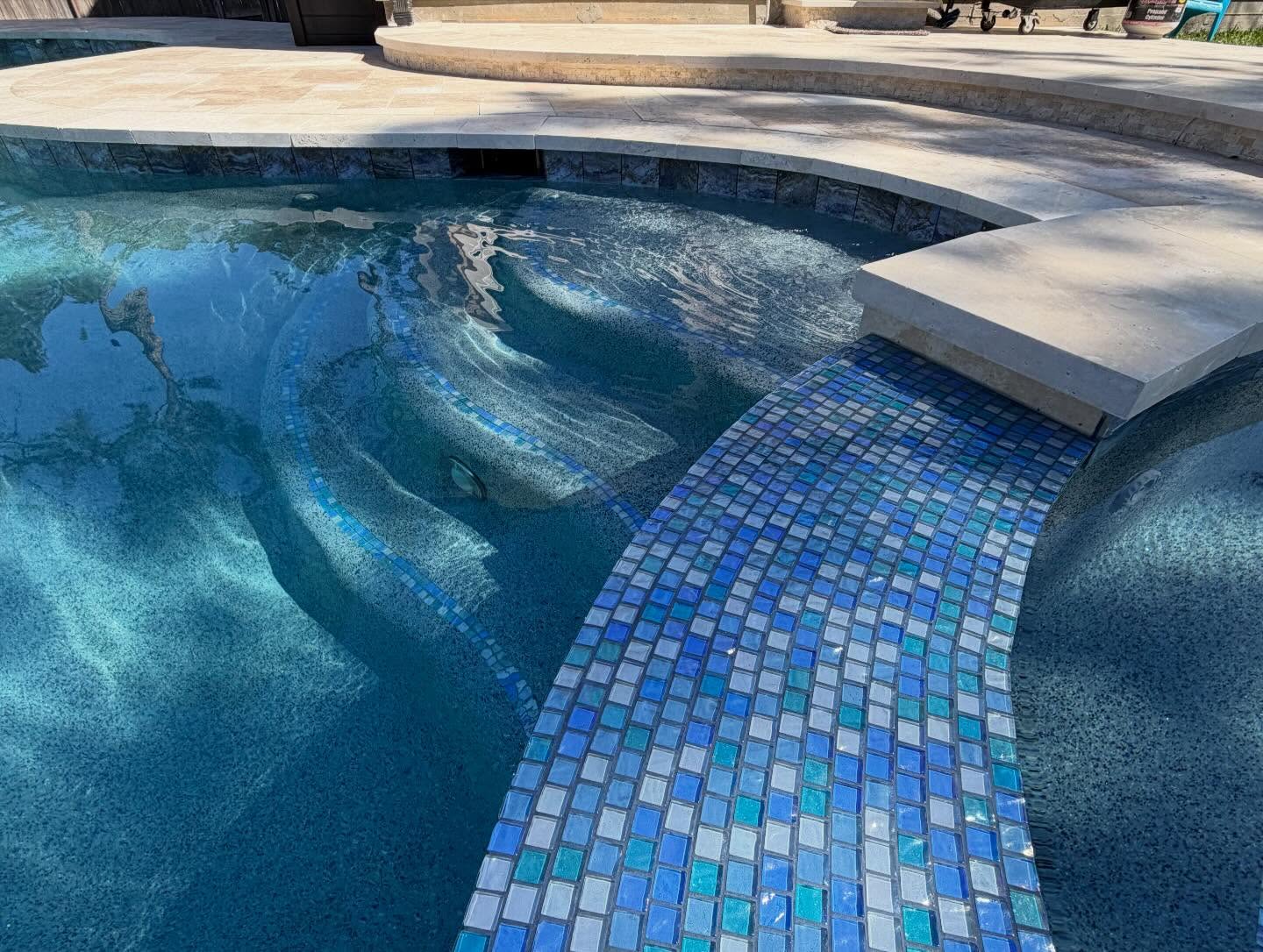 Pool and spa combination serviced by Diamond Pool Maintenance Houston